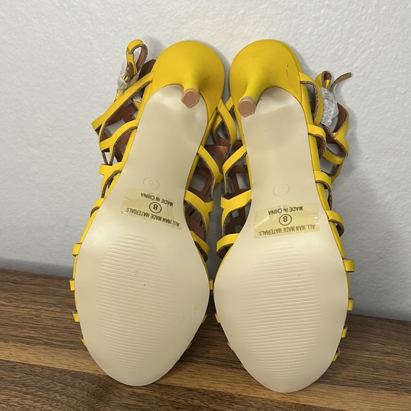 HOT MUSTARD colored strapped heels - Picture 4 of 4